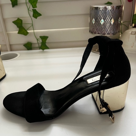 Forever 21 black & gold 2 inch heels - Picture 9 of 11